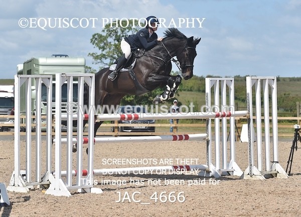 JAC_4666 - CLASS 7 Senior Foxhunter/ 1.20m Open