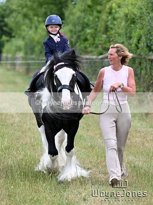 WJ7_3435 - Nancy & Churchill's first Show 22-06-25