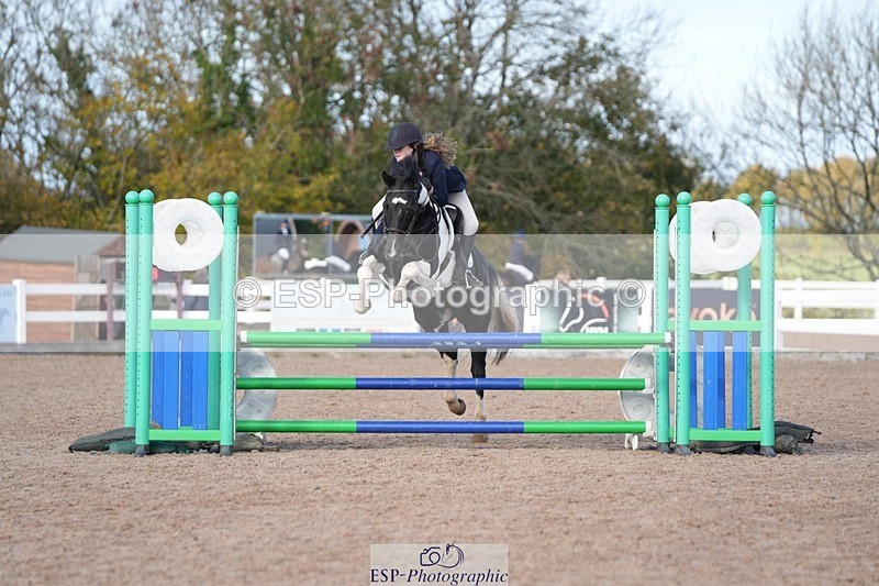 251025-130003-00446 - Cls 9 Pony Winter Discovery and 90cm