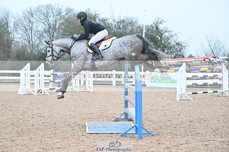 240113A-131123-02137 - Cls 12 Newcomers and 1.10m Open