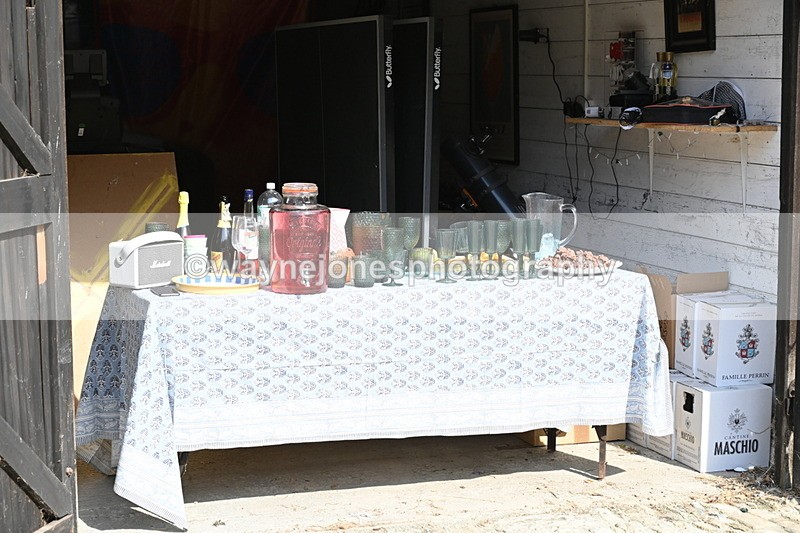 WJ6_3168 - Berks & Bucks - The Old farmhouse - Hound Exercise 20-08-25