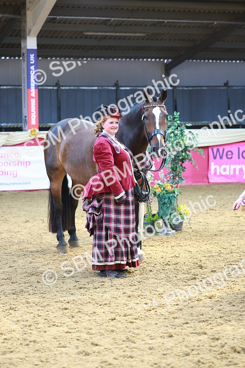 SBM_13659 - Class 104 - IH  Costume