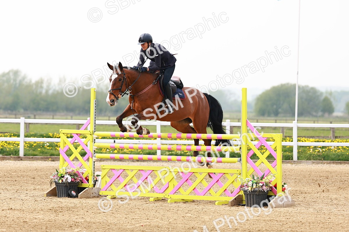  - Class 19 - Senior Foxhunter - 1.20m