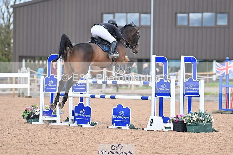 231014A-111736-04341 - Cls 18 Newcomers & 1.10m Open