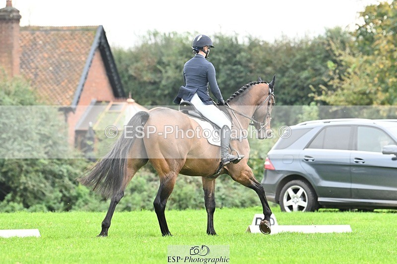 241024-143108-04324 - 582-Courtney.Romcke-JD.ON.THE.ROCKS