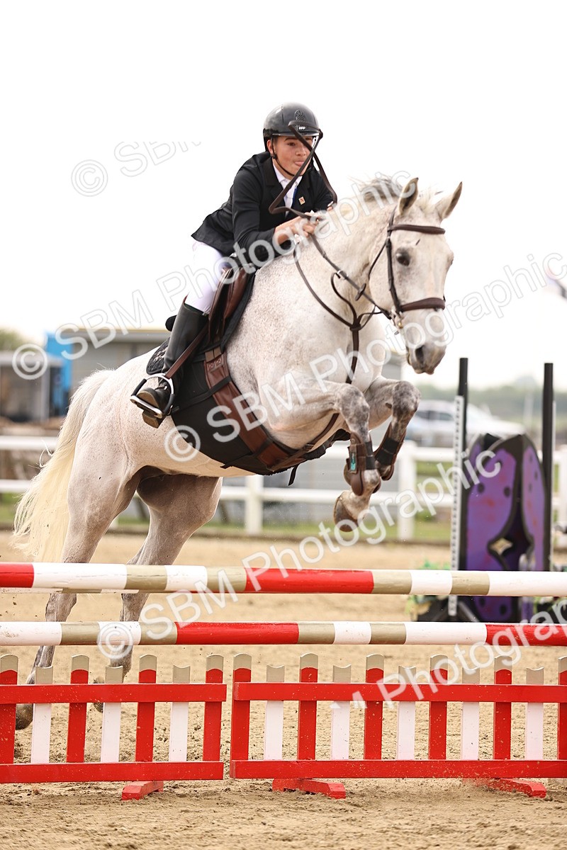  - Class 15 - Senior British novice - 90cm