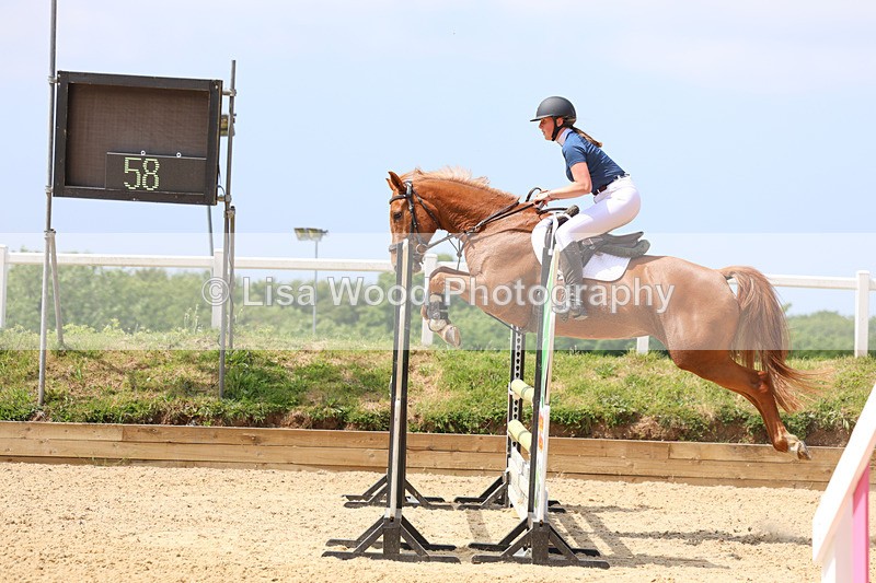 3E7A0423 - Class 10: Senior 95cm open