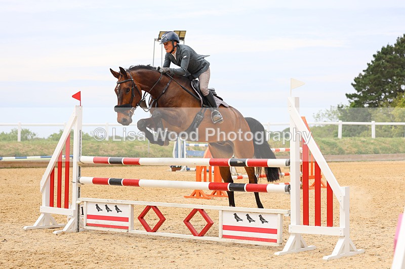 3E7A9359 - Class 8: Senior Newcomers/1.10m open