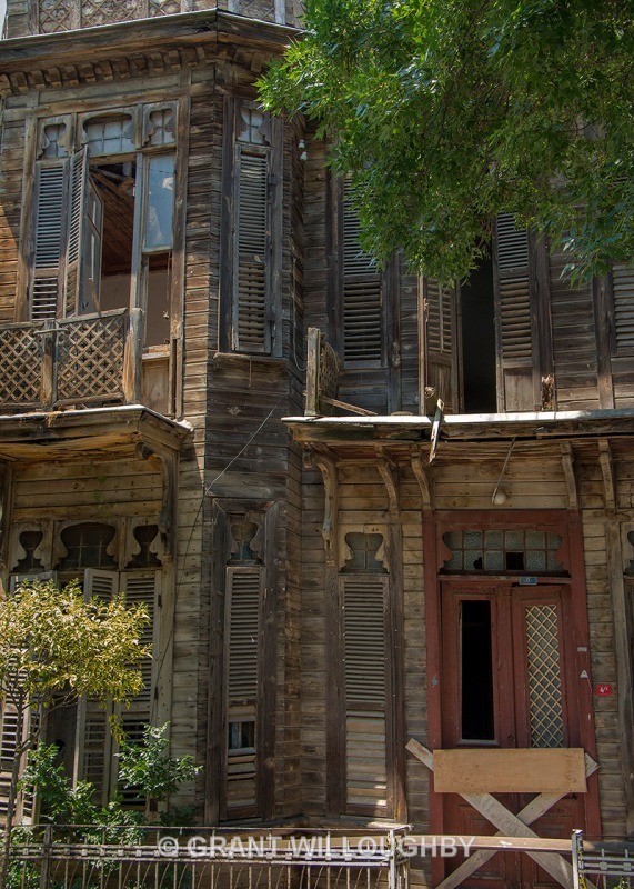 Istanbul - Detail in the land