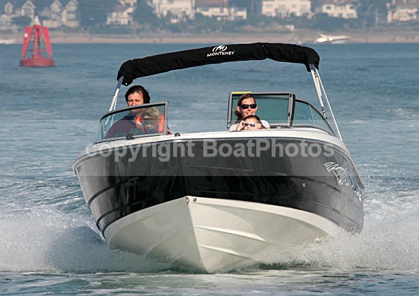 111002 RINKER IMG_2610 - Speedboats