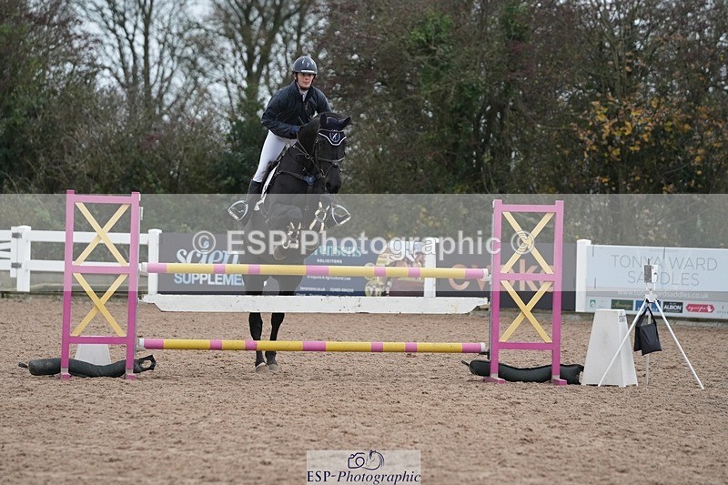 251109-113401-03577 - Cls 20 Newcomers and 1.10m Open