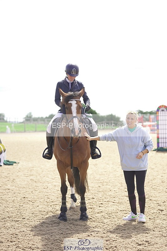 230806A-120200-01693 - Cls 13 Snr Newcomers & 1.10m Open