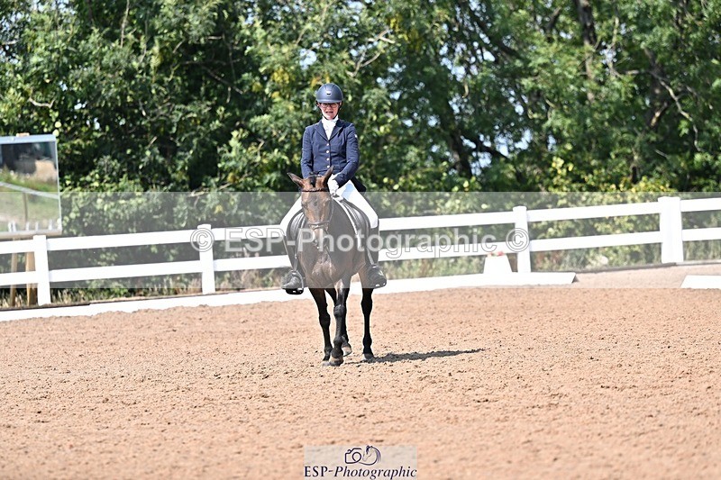 250816-122140-03990 - 090-Sarah.GoddardSaris.Fingers.Crossed