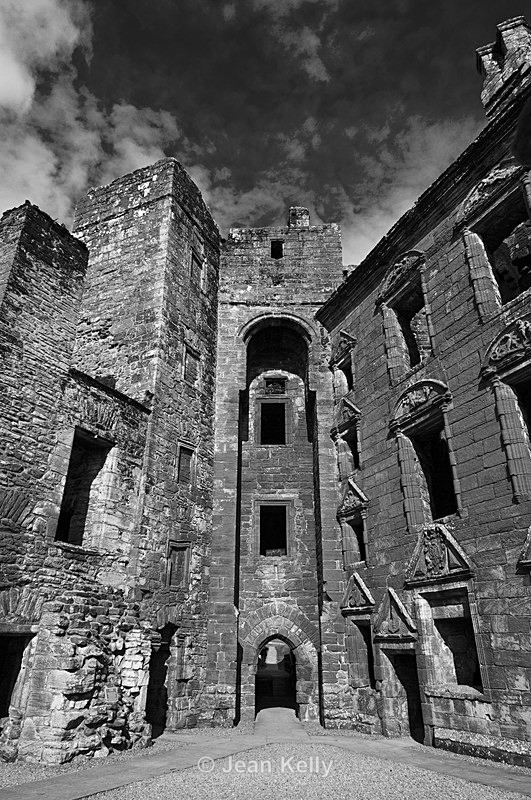 Caerlaverock Castle - 7389 - Black and white