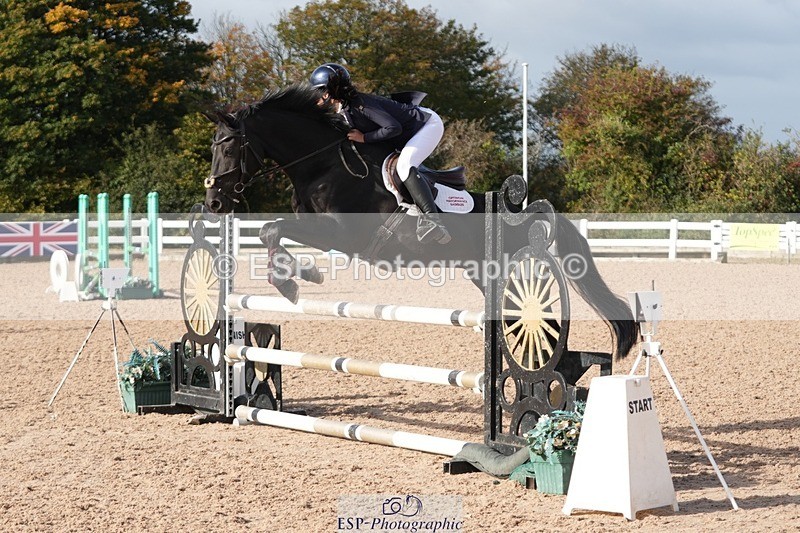 251005-102834-02552 - Cls 22 British Novice and 90cm