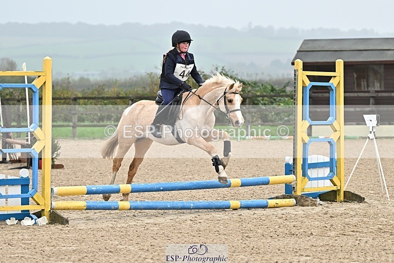241110-100043-00154 - 40cm Showjumping