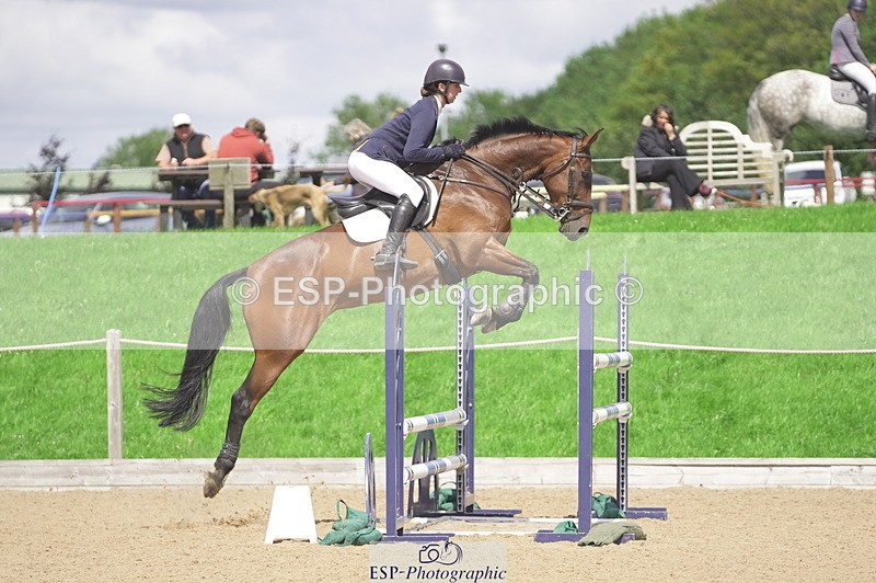 230806A-130410-02120 - Cls 14 Snr Foxhunter & 1.20m Open