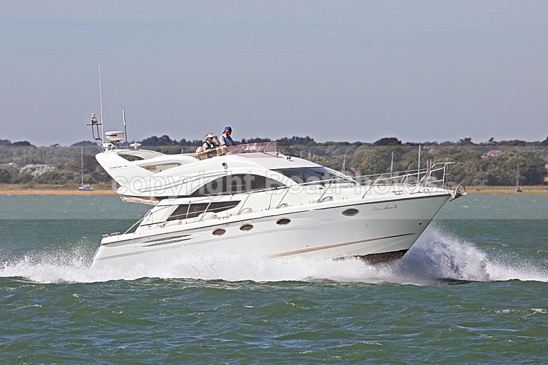 160823 SILVER MOON - FAIRLINE PHANTOM 40 Y92A5210 - Flybridge Cruisers