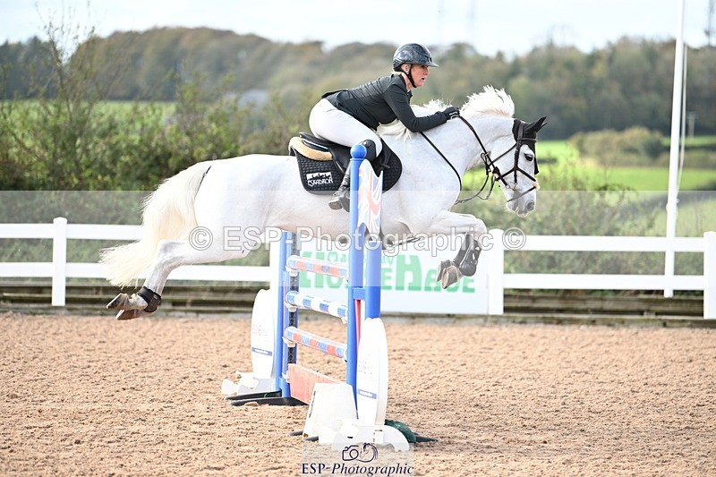 241023A-141124-00981 - Cls 4 Newcomers and 1.10m Open