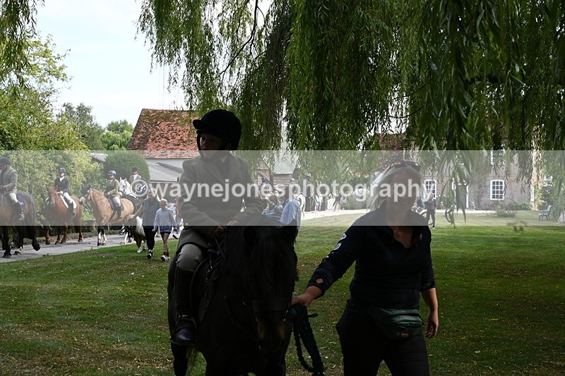WJ6_3983 - Berks & Bucks - The Old farmhouse - Hound Exercise 20-08-25