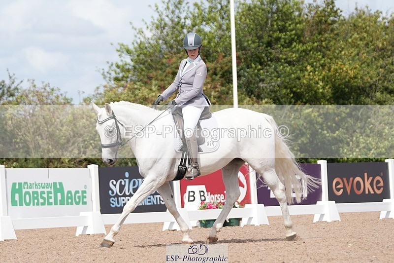 250906-122438-02330 - 070-Charlotte.DoreyDeards.Silver.Bounce