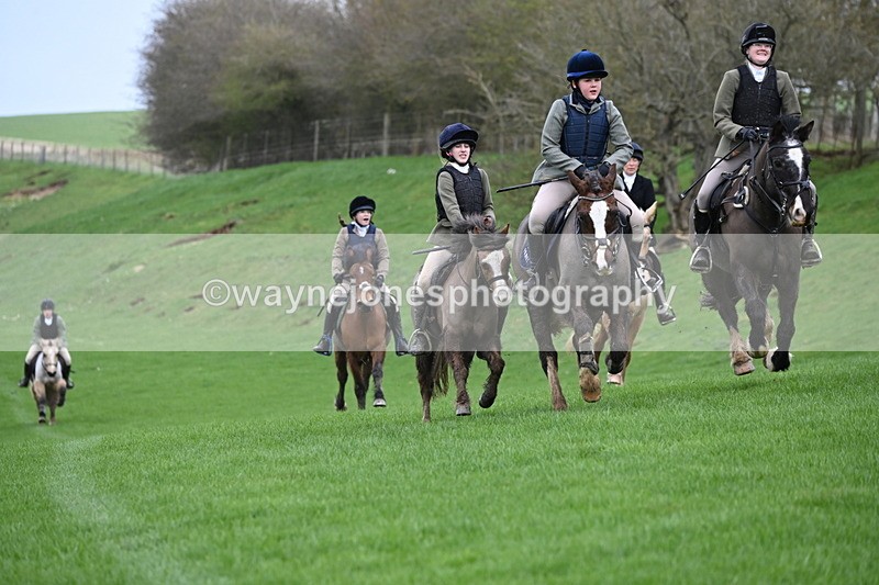 WJ6_9340 - Line Three