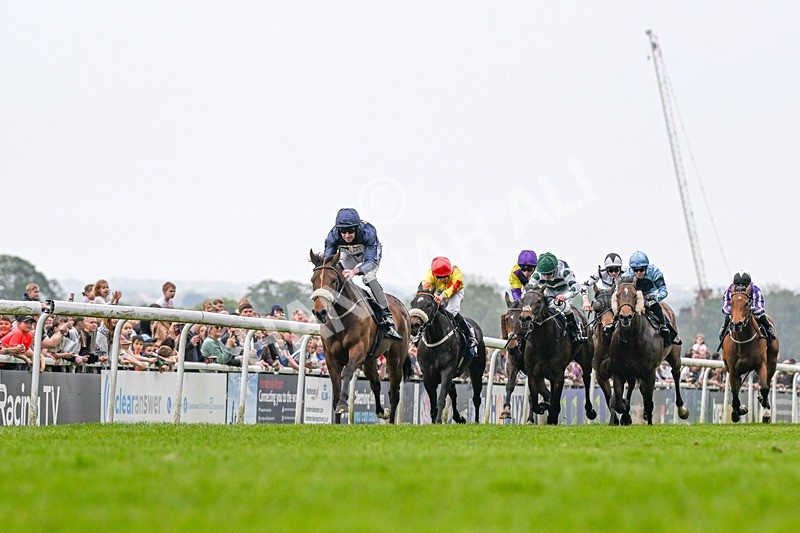 060524-Race 4-Powdering-2168 - Race 4