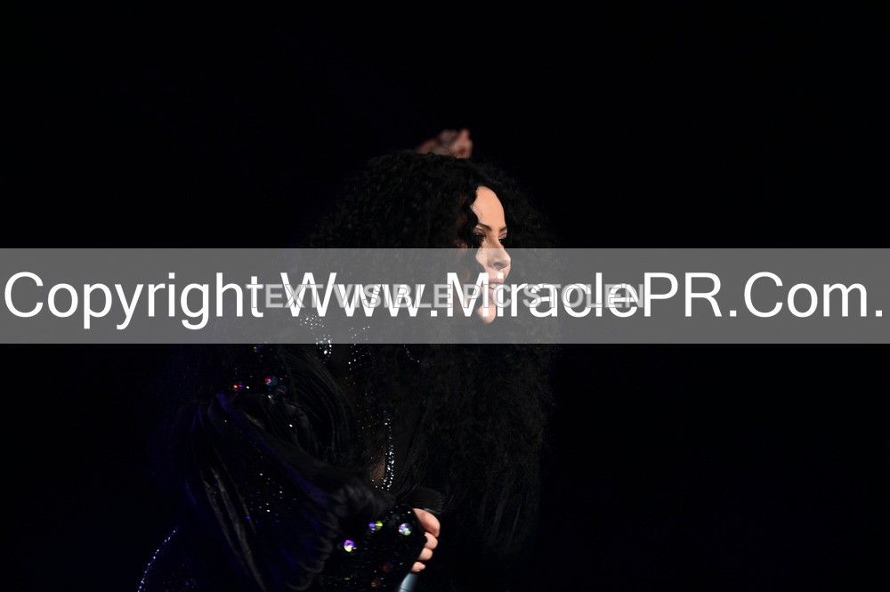 SH4_5922 - The Cher Experience