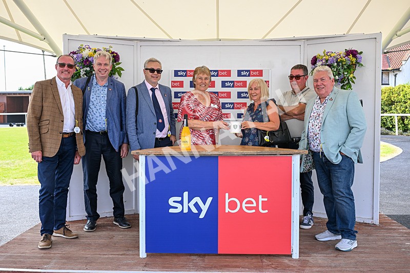 220726-Race 6-Barmyblade-3909 - Race 6 16.42pm Racing Again 4th August Handicap