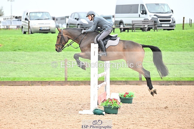 251003-112157-00420 - Cls 2 Newcomers and 1.10m