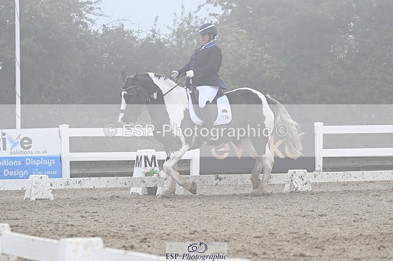 250907-150217-09014 - 106-Lucy.HamblettGalliano.Gold.Dust