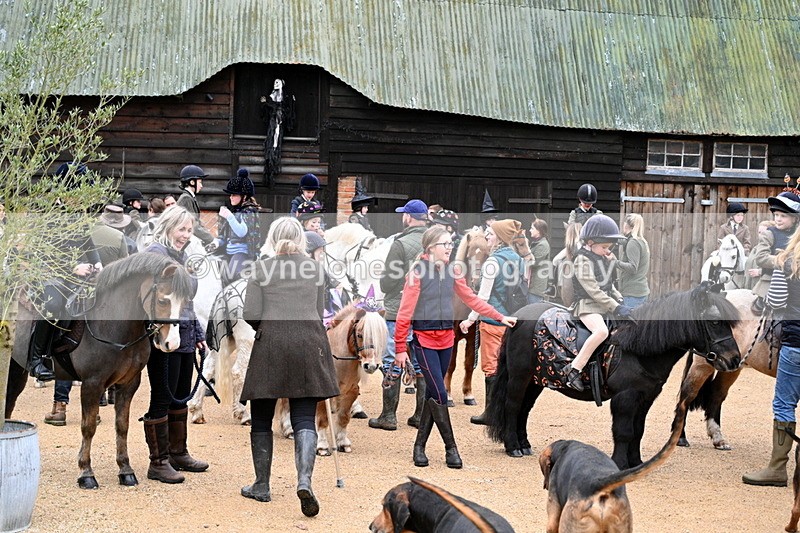 WJ7_6104 - Berks & Bucks - Children's Meet - The Old Farmhouse – Steventon.