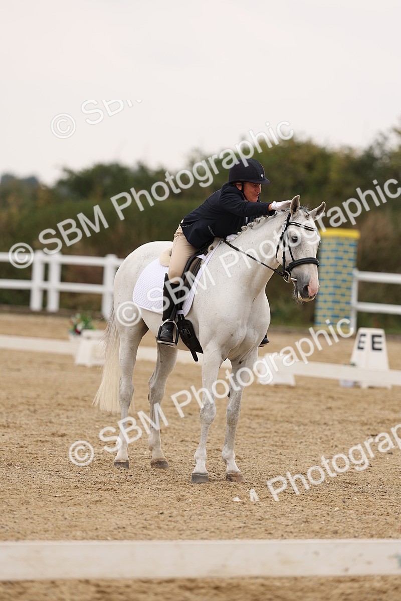 SBM_01757 - Class 9 - Novice 27 Champs