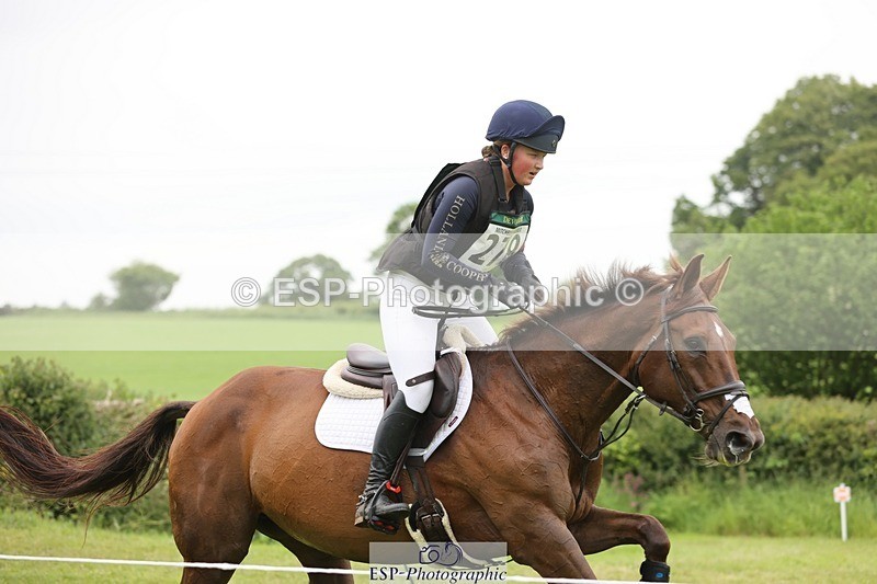 240525-170111-18203 - 279-MHF_LADY-Poppy_von_Maltzahn