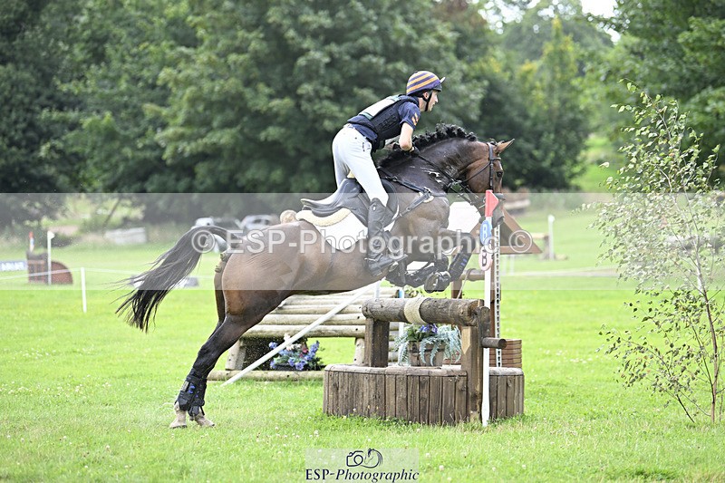 240804-105344-10694 - 359-Max_Forster-HOLD_ON_MY_HEART