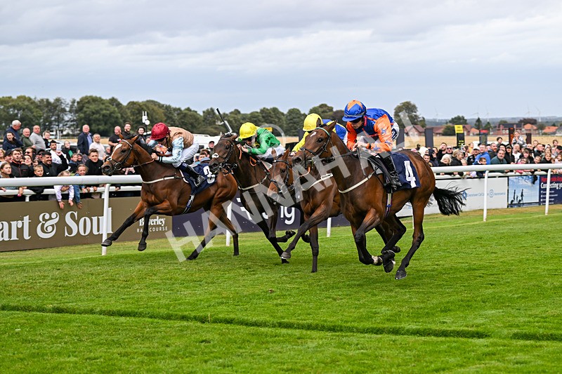 250824-Race 3-Blueandtangerine-3249 - Race 3