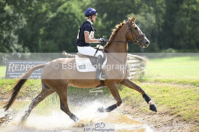 240804-103747-10594 - 353-Maja_Hullah-ORANJE_SPR