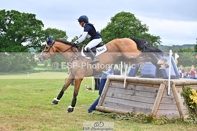 250524A-111709-09485 - B-321-Laura.Collett-BALANCERO