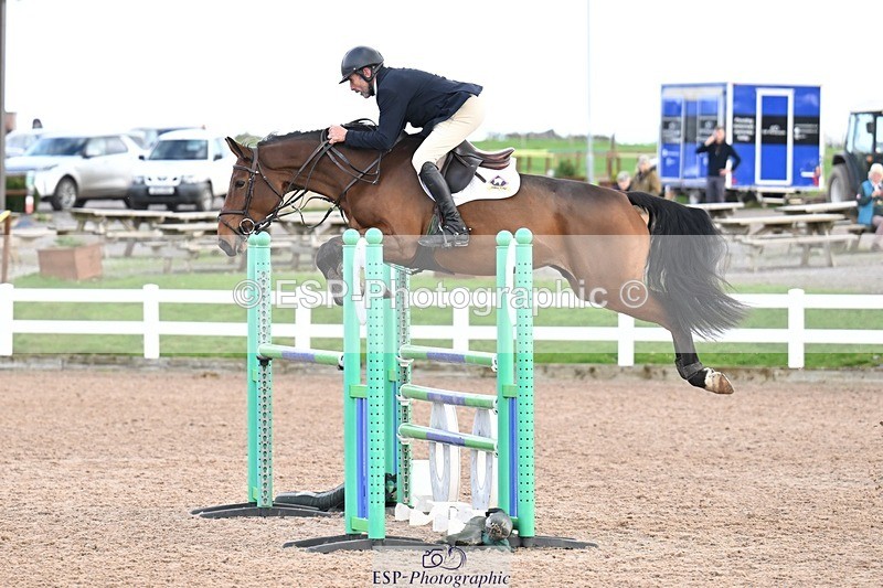 251022-125428-00450 - Cls 4 Snr Newcomers 1.10m