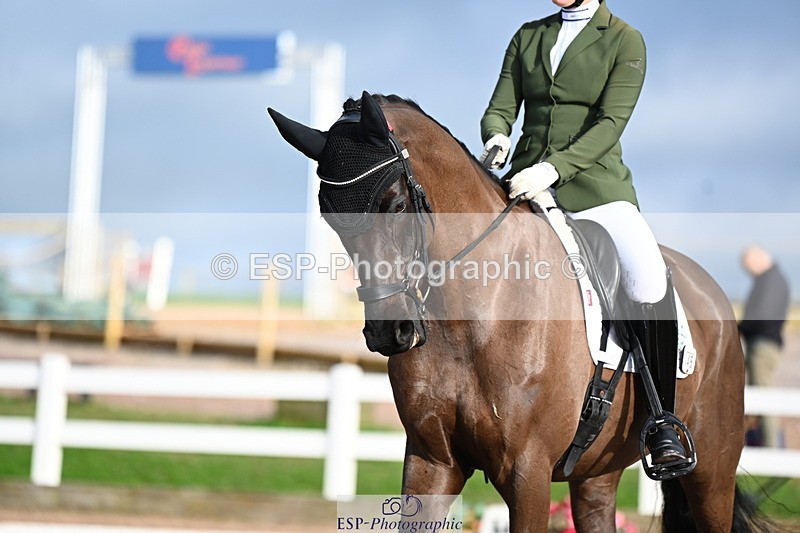 240218A-144239-08911 - 145-Lucy.Amy-Millenium.Falcon