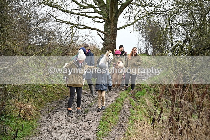 WJ7_9584 - Walk out..