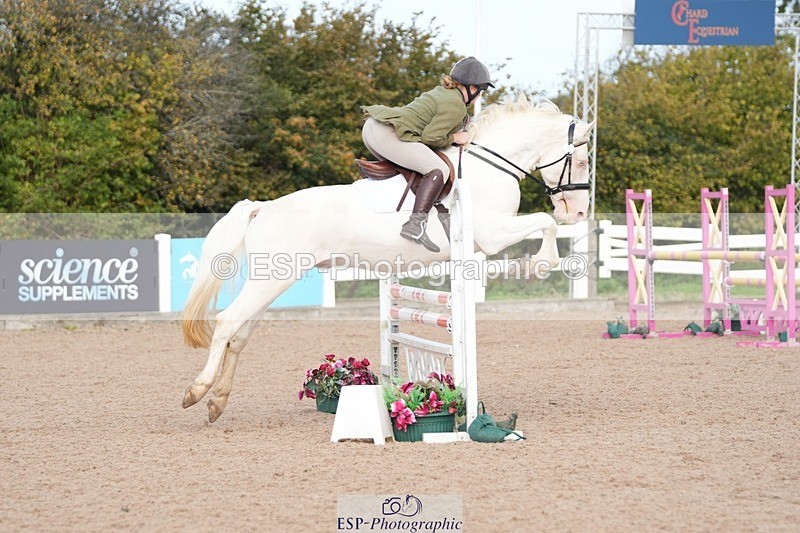 251005-101600-02496 - Cls 22 British Novice and 90cm