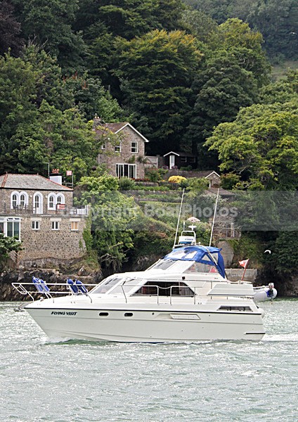 100726 FLYING VISIT IMG_6651 - Flybridge Cruisers