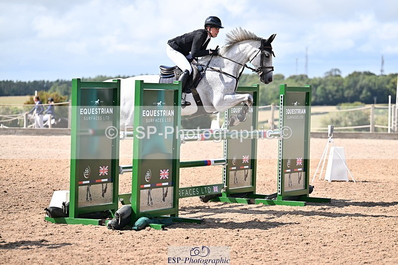 250827B-132834-00569 - Cls 4 Snr Newcomers 1.10m