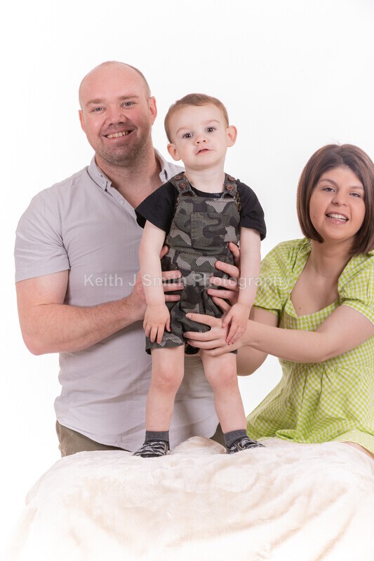 2KJS2741 - Jannie, Kristen & family. Studio