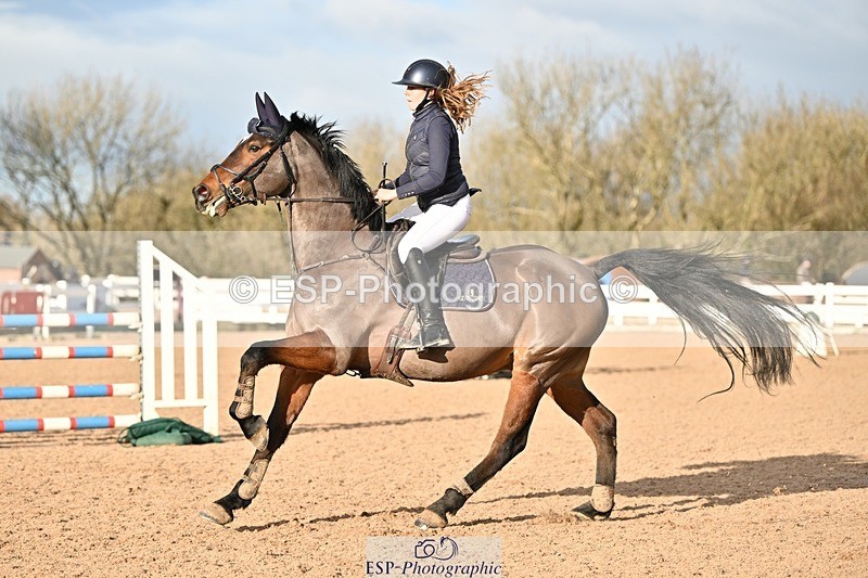 241208-131421-01726 - Cls 21 Newcomers and 1.10m Open