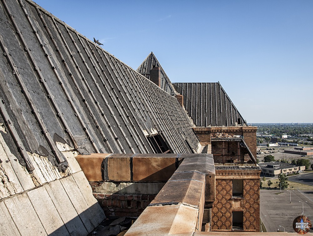 Lee Plaza Hotel (Detroit, MI) | Rooftop Peaks - Lee Plaza Hotel