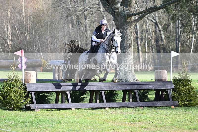 WJ7_9979 - Time 10:13 to 10:38 Times at the Fence