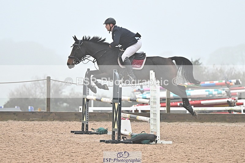 241103A-112008-06998 - SUN Cls 18 British Novice and 90cm Open