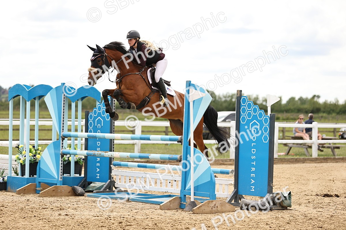 SBM_003302 - Class 11 - Senior Newcomers - 1.10m